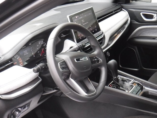 2023 Jeep Compass Sport photo 14