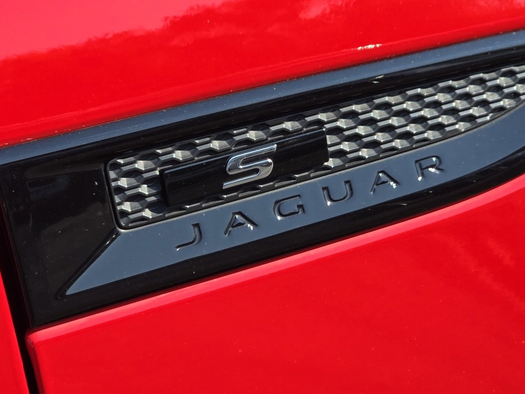 2019 Jaguar E-PACE R-Dynamic S photo 24