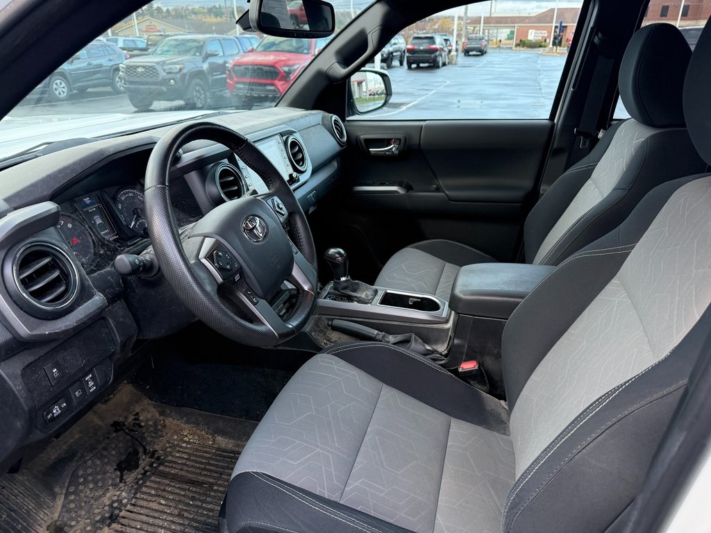 2023 Toyota Tacoma TRD Sport photo 2