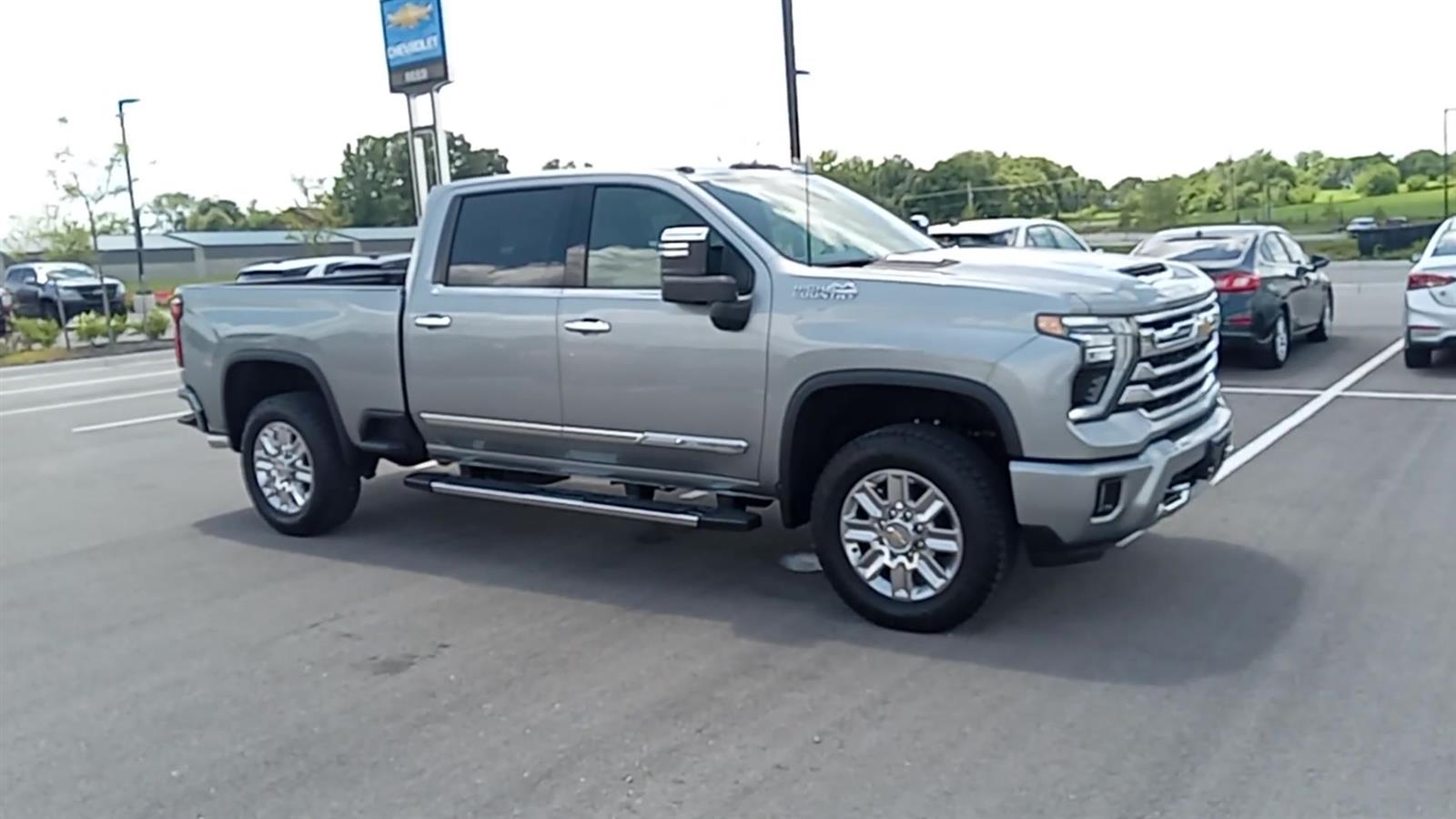 2025 Chevrolet Silverado 2500HD High Country photo 2