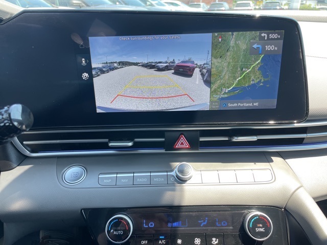 2024 Hyundai Elantra SEL photo 17