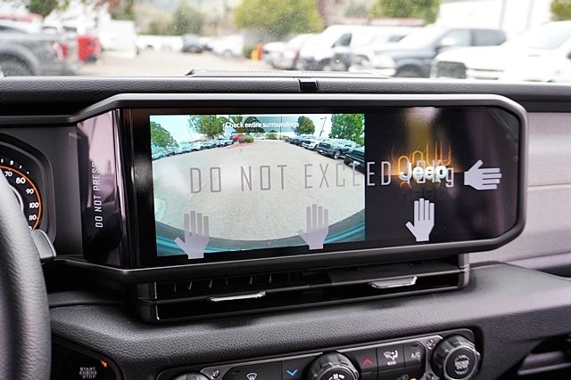 New 2026 Bright White Clear-Coat Exterior Paint Jeep Sport image 30