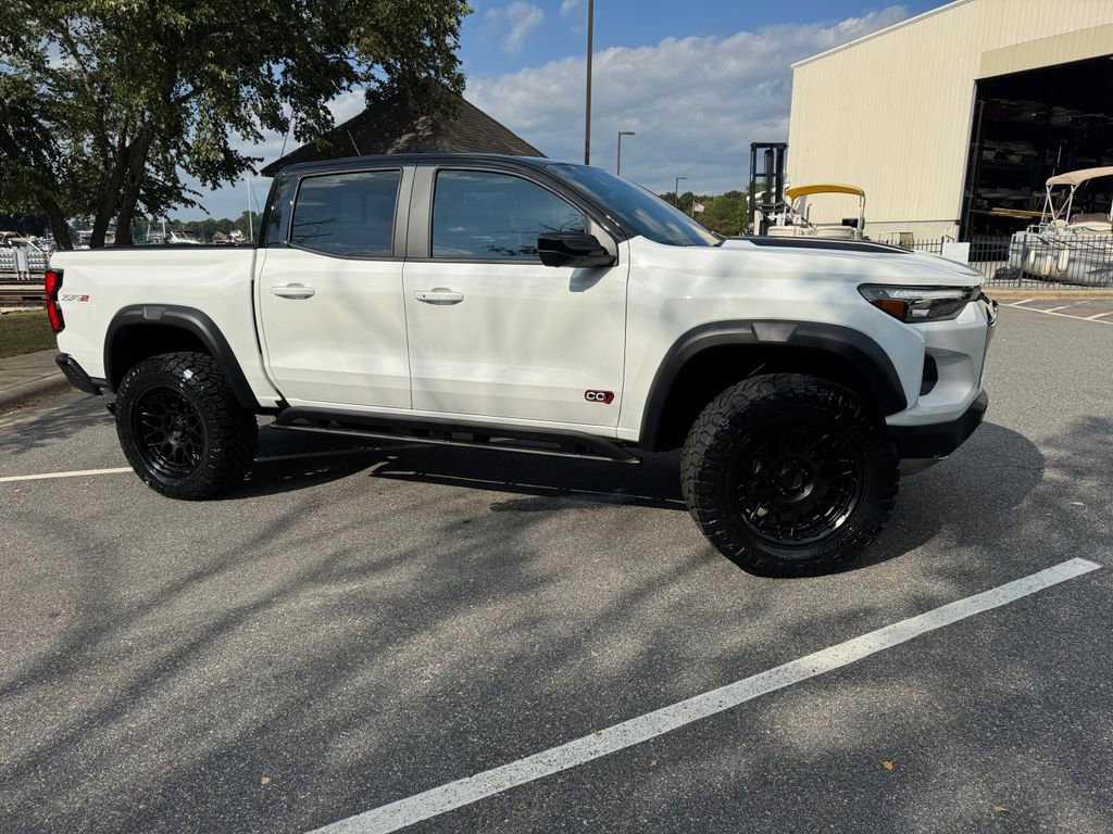 2025 Chevrolet Colorado ZR2 photo 2