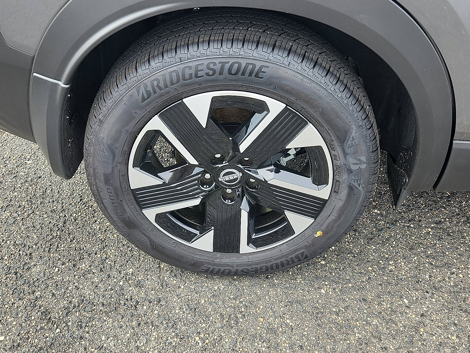 2025 Nissan Kicks SV photo 2