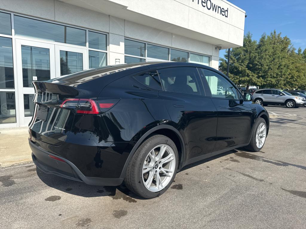 2023 Tesla Model Y photo 3