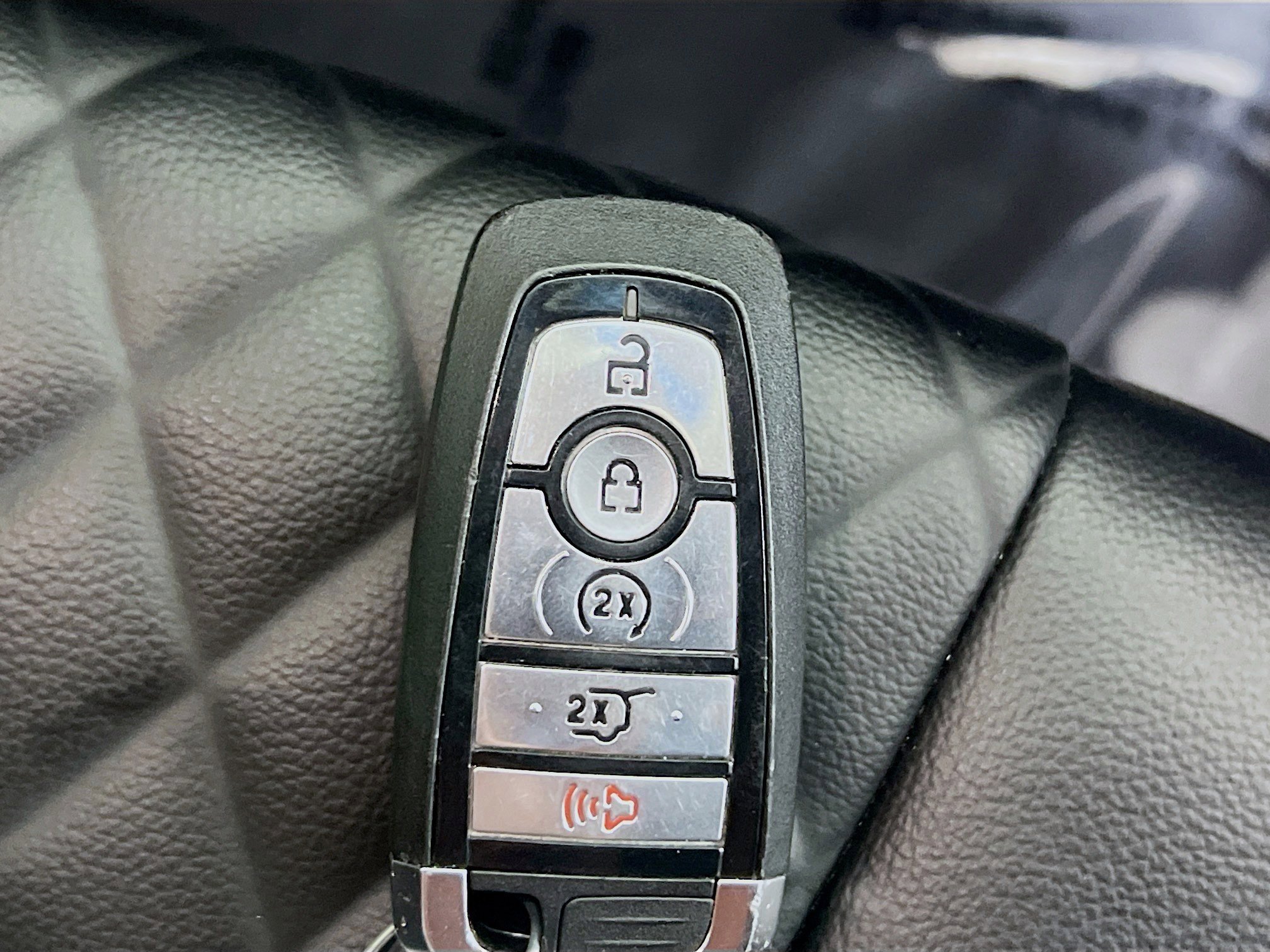 2024 Ford Edge Titanium photo 32