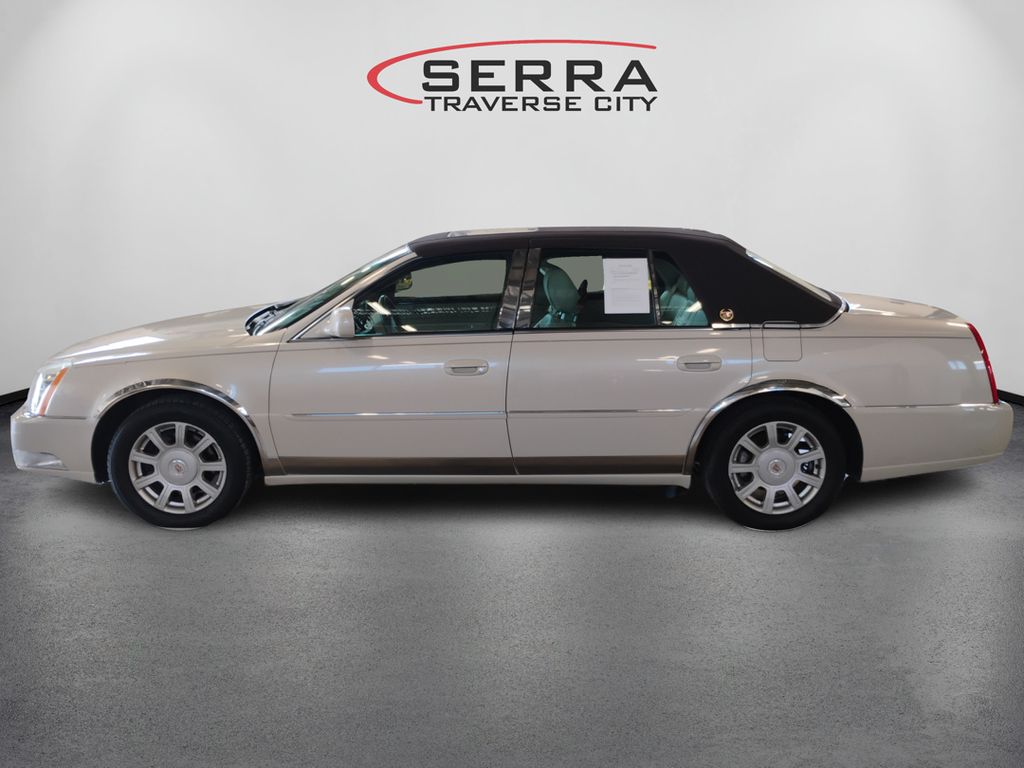 2011 Cadillac DTS Luxury photo 8