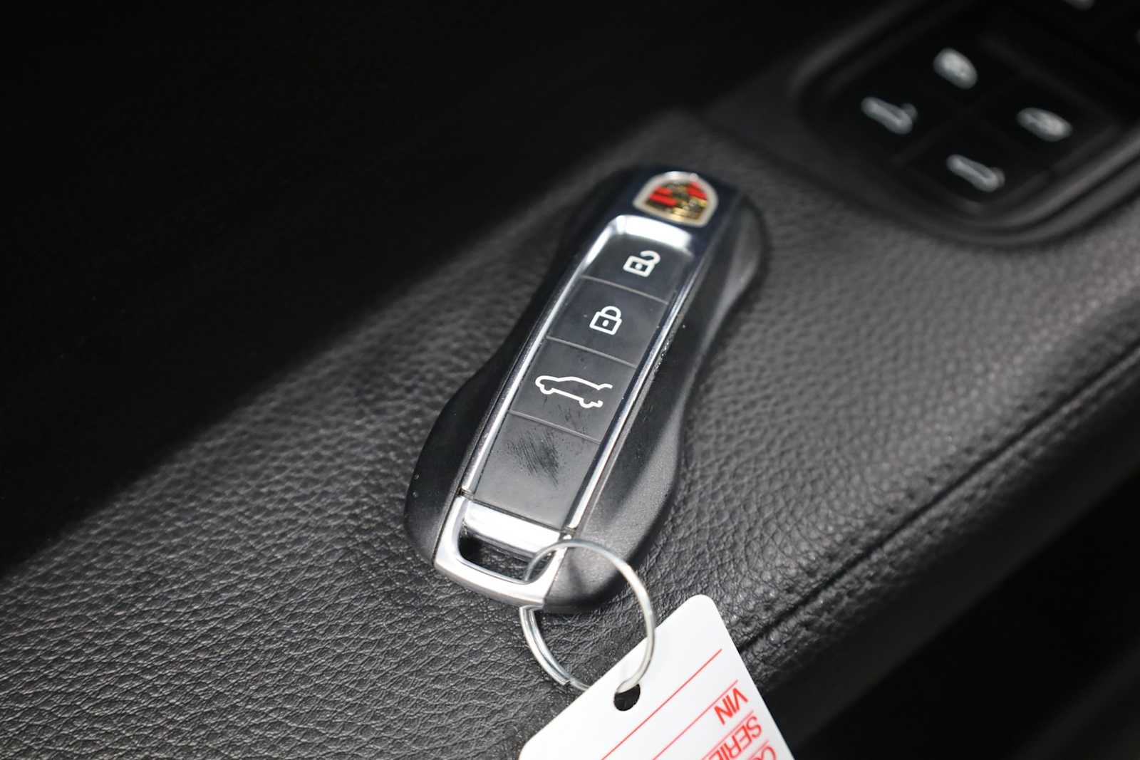 2024 Porsche Cayenne photo 32