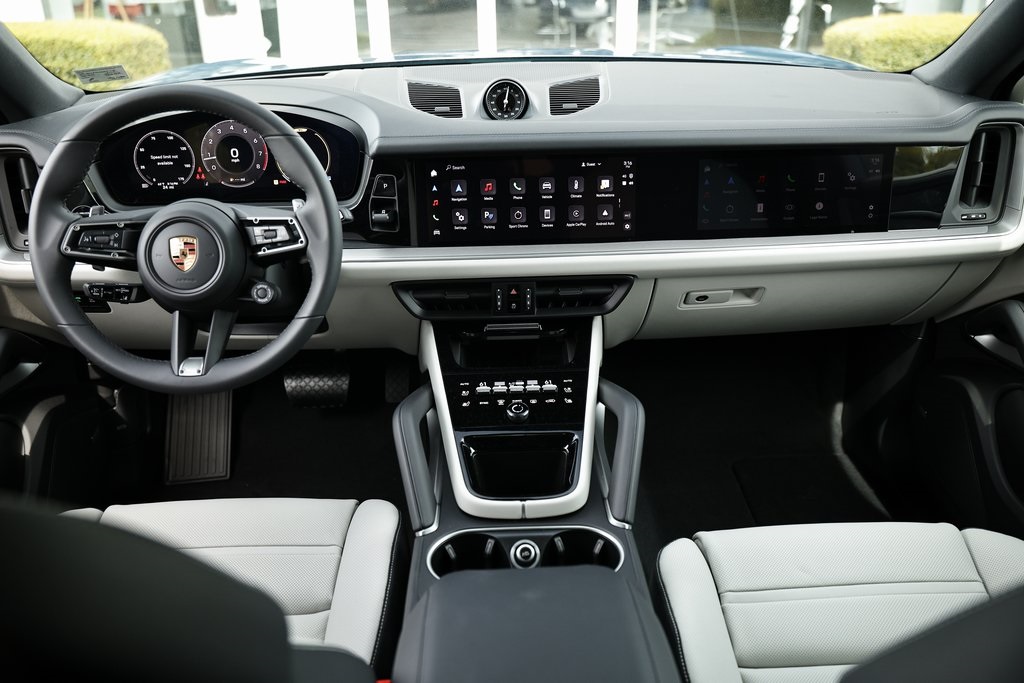 2025 Porsche Cayenne photo 29
