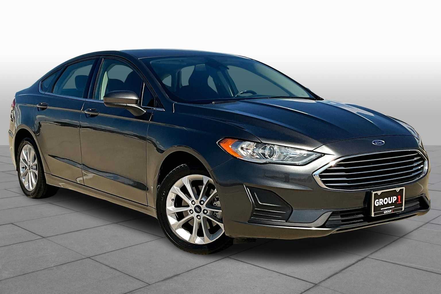 2020 Ford Fusion Hybrid SE photo 2