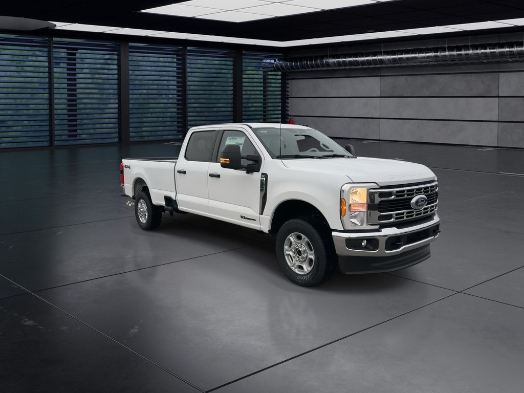 2025 Ford F-350 XLT photo 2