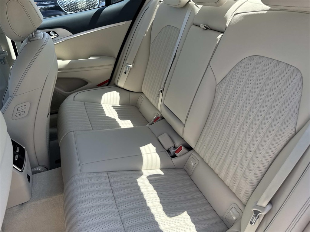 2026 Genesis G70 2.5T Prestige photo 28