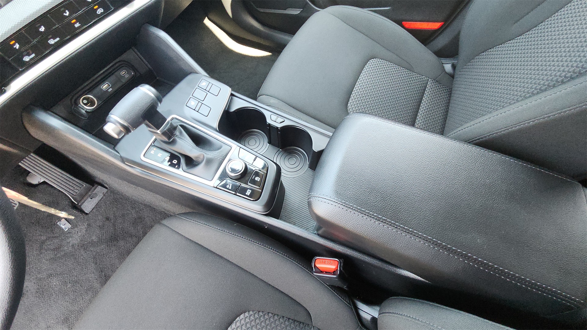 2024 Kia Sportage LX photo 13