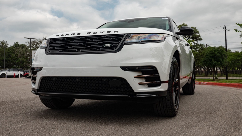 2025 Land Rover Range Rover Velar SE photo 14