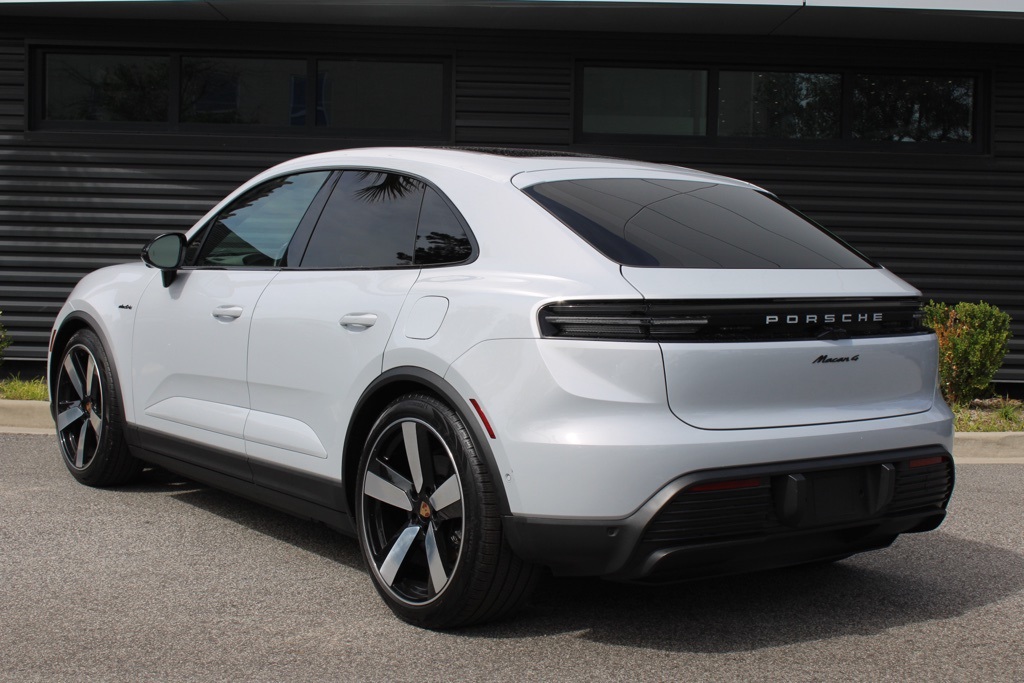 2024 Porsche Macan Electric 4 photo 3