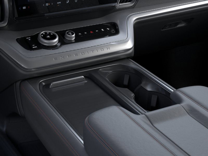 2025 Ford Expedition photo 13