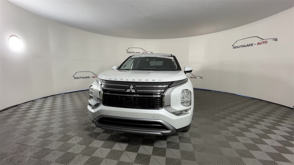 2025 Mitsubishi Outlander SE photo 3