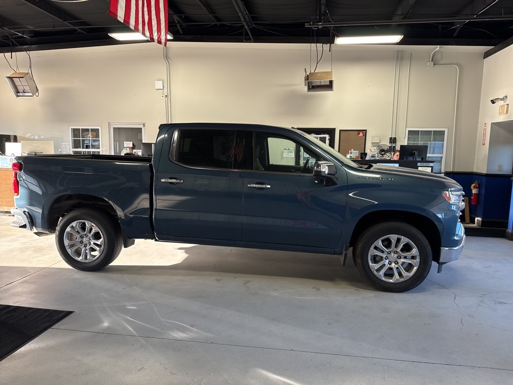 2024 Chevrolet Silverado 1500 LTZ photo 4