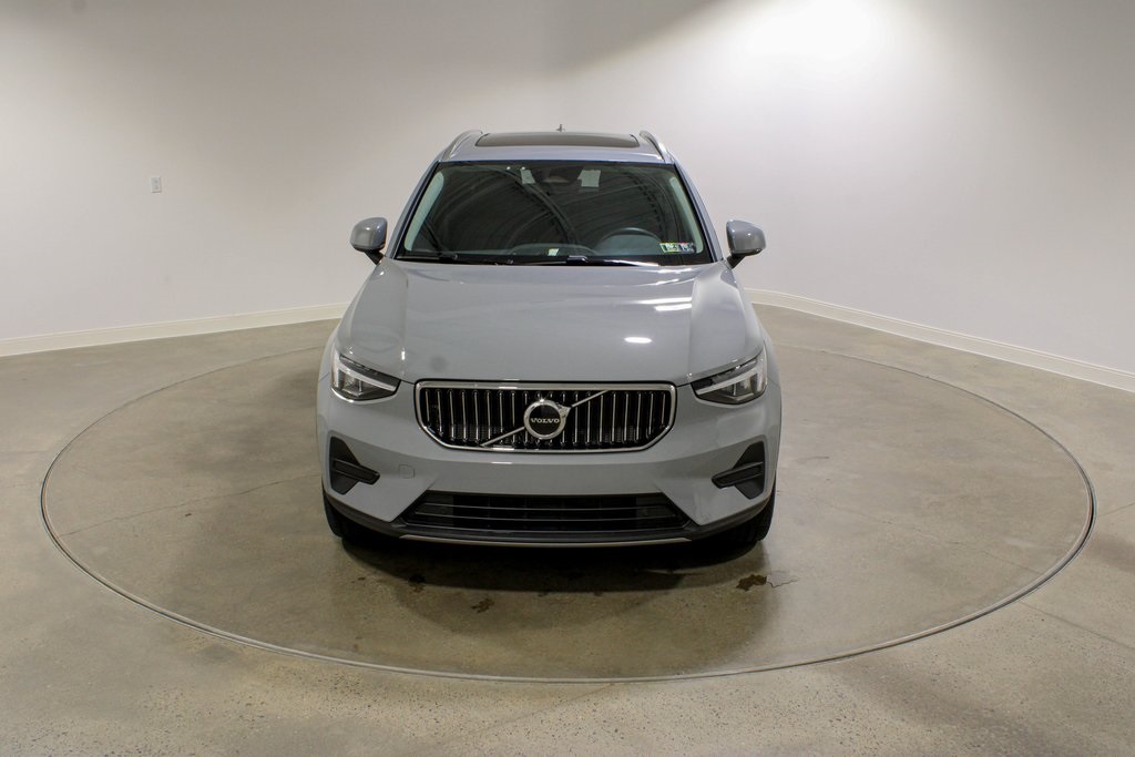 2025 Volvo XC40 Core photo 8