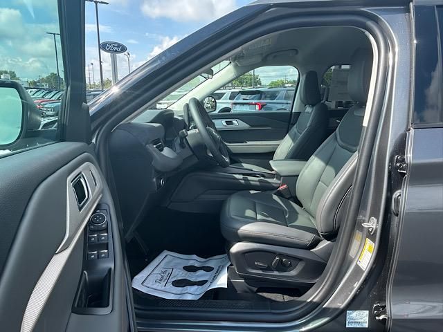2025 Ford Explorer photo 20