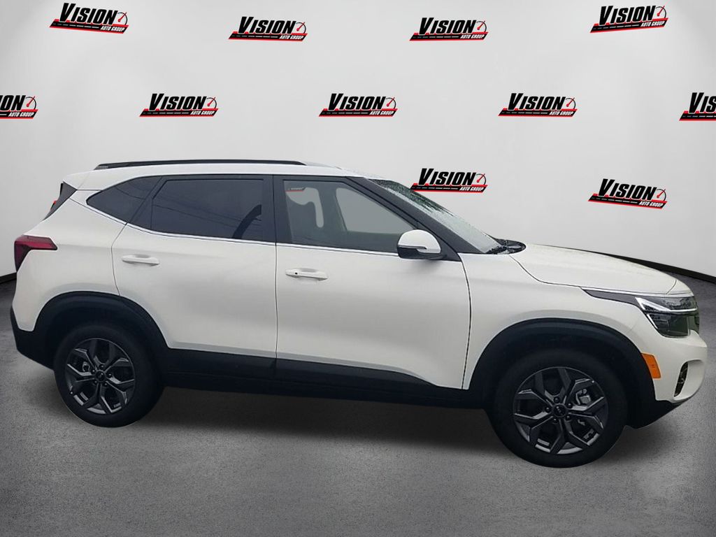 2024 Kia Seltos S photo 8