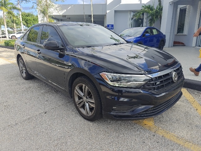 2019 Volkswagen Jetta SE R-Line photo 2