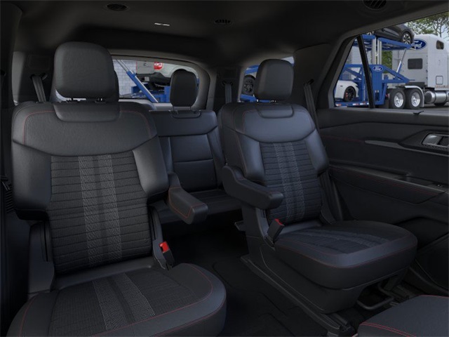2025 Ford Explorer ST-Line photo 2