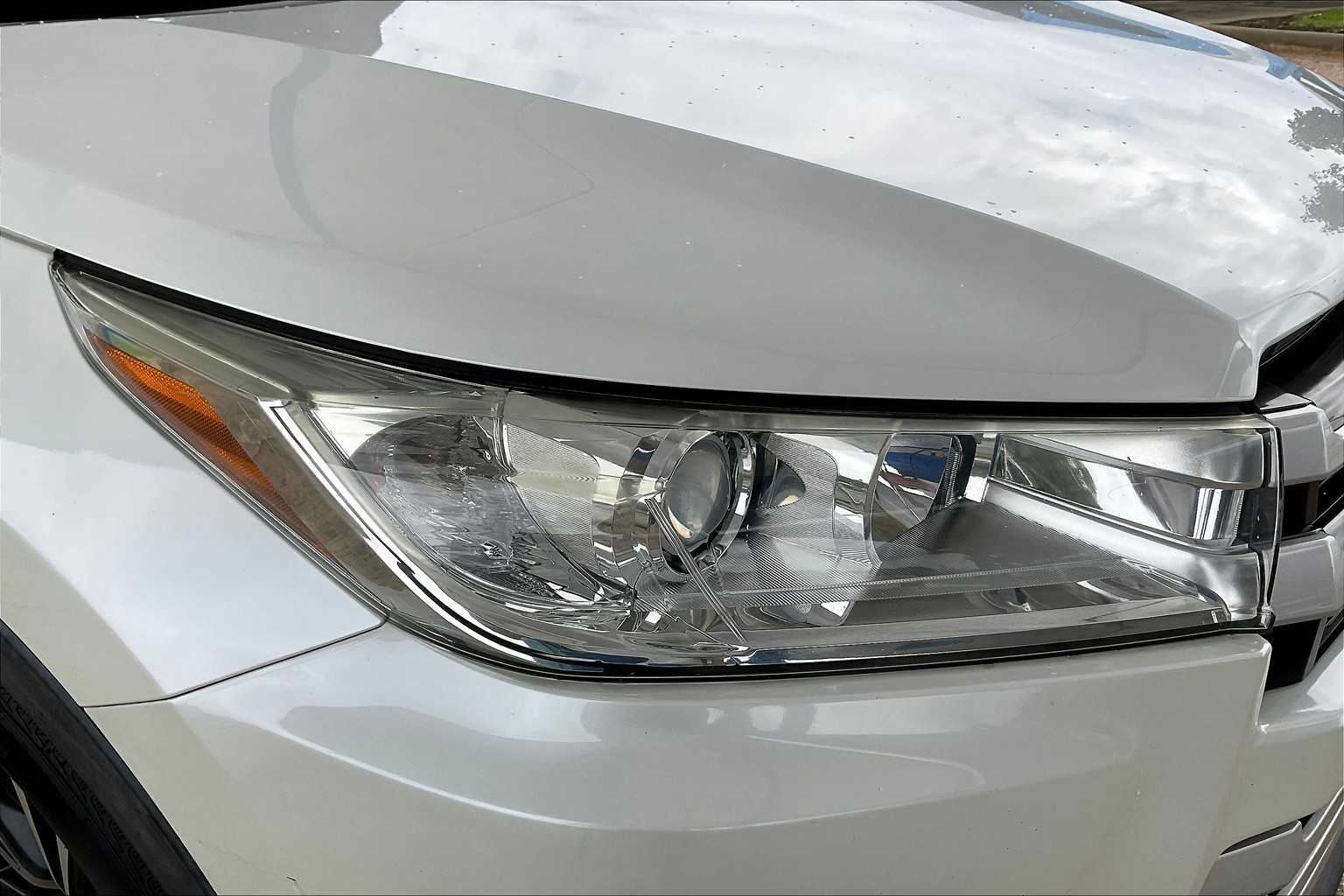 2019 Toyota Highlander LE photo 25