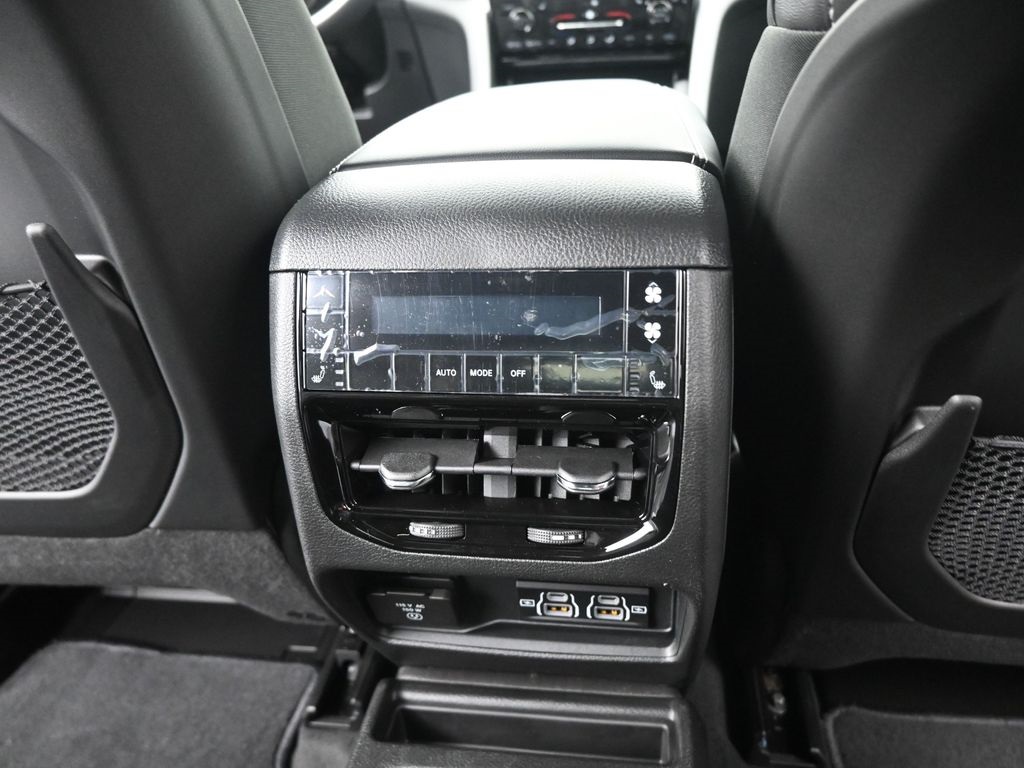 2025 Jeep Grand Cherokee Limited photo 20