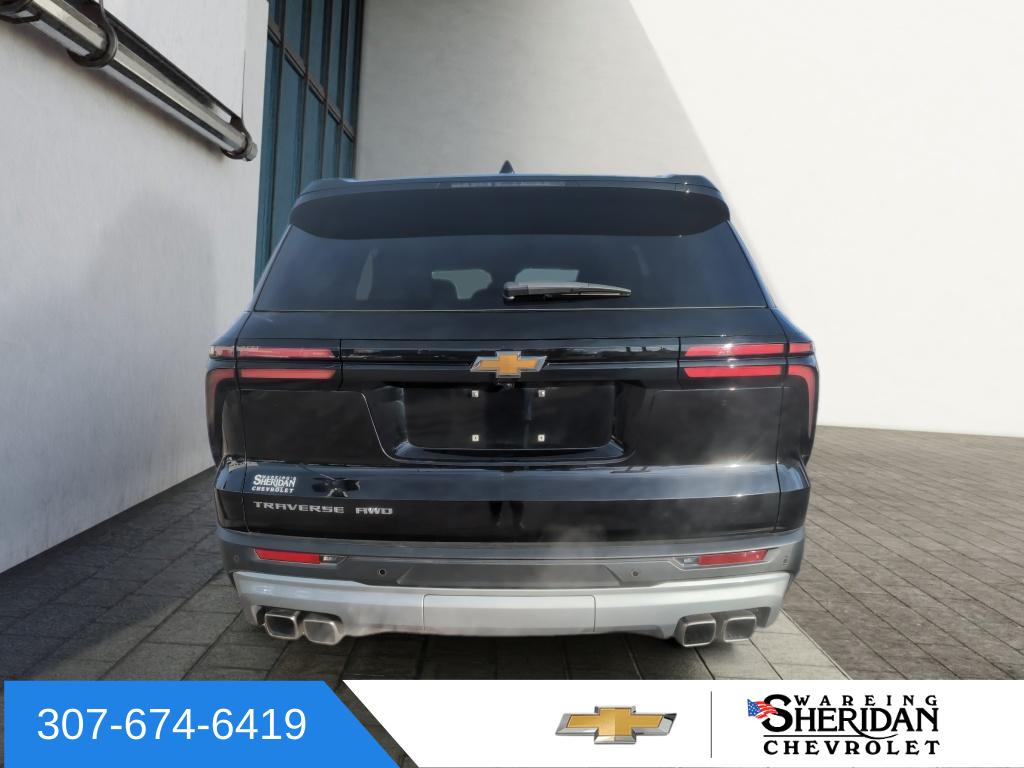 2025 Chevrolet Traverse photo 2