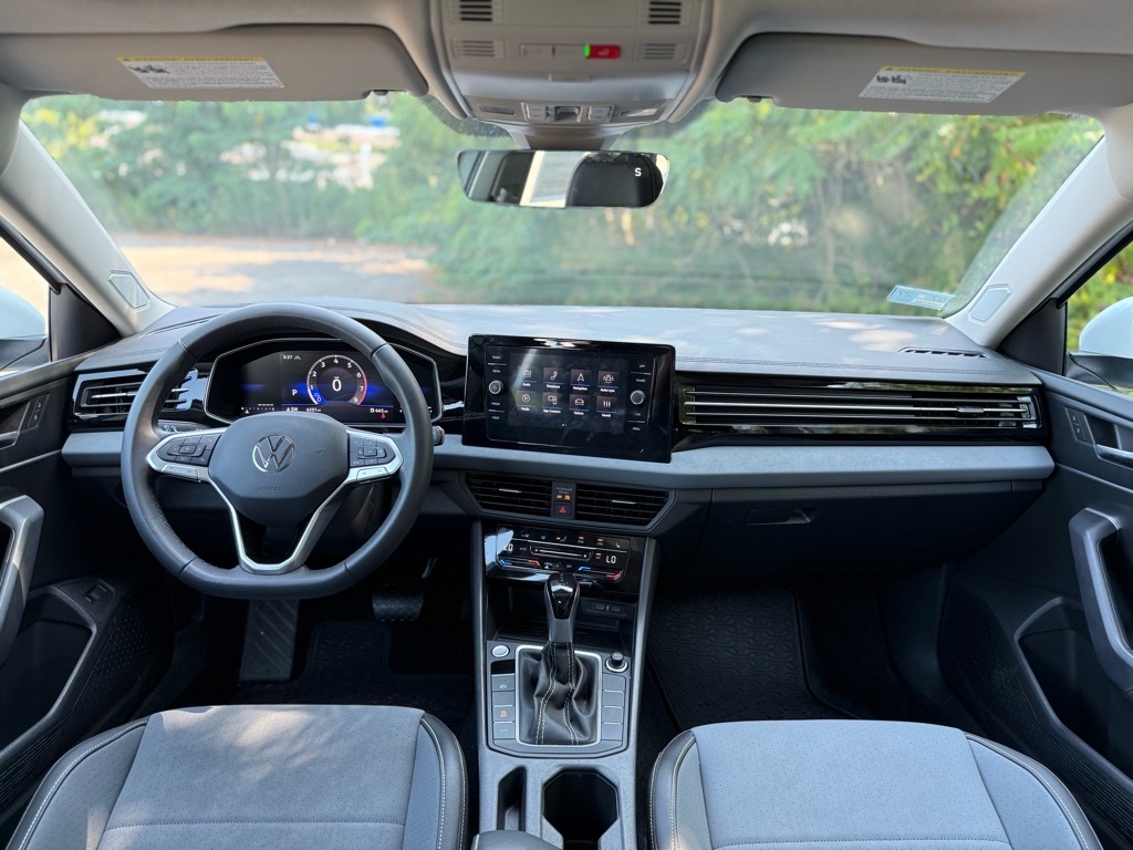 2025 Volkswagen Jetta SE photo 14