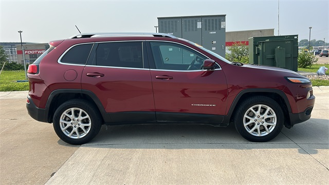 Used 2018 Jeep Cherokee Latitude with VIN 1C4PJLCB6JD616161 for sale in Knoxville, IA