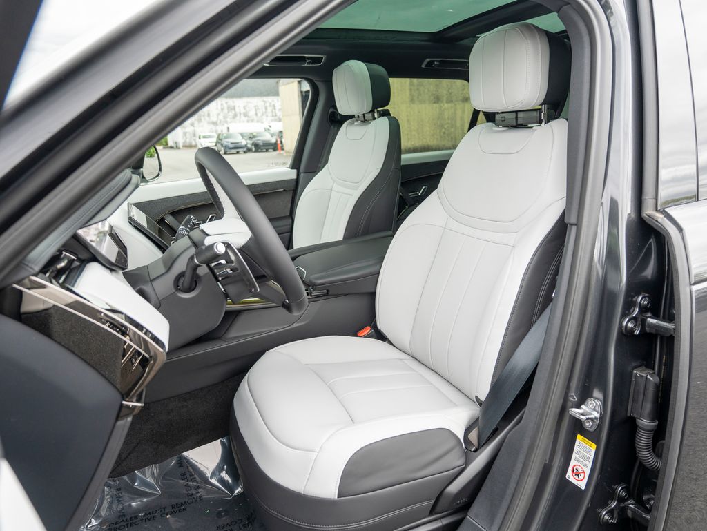 2025 Land Rover Range Rover Sport SE photo 18