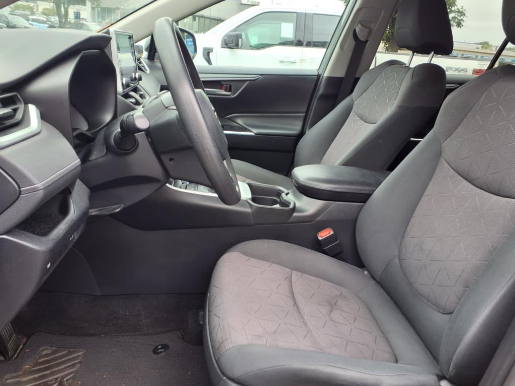 2019 Toyota RAV4 Hybrid XLE photo 14
