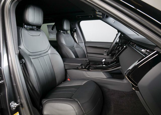 2025 Land Rover Range Rover Sport SE photo 3