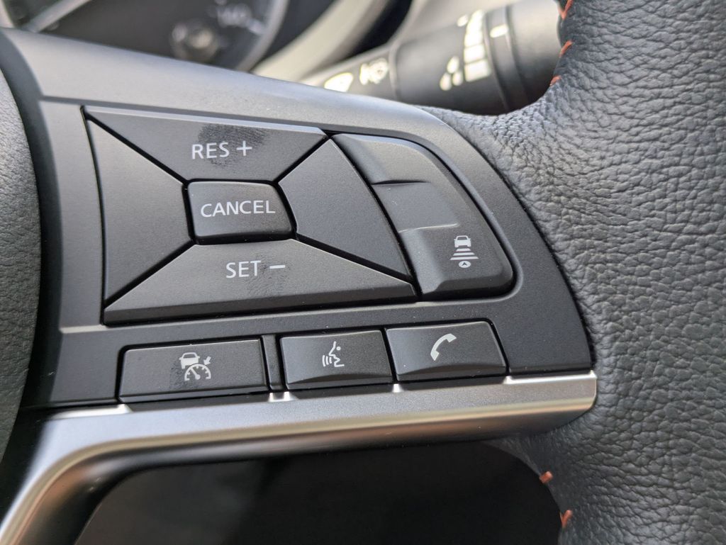 2025 Nissan Versa 1.6 SR photo 15