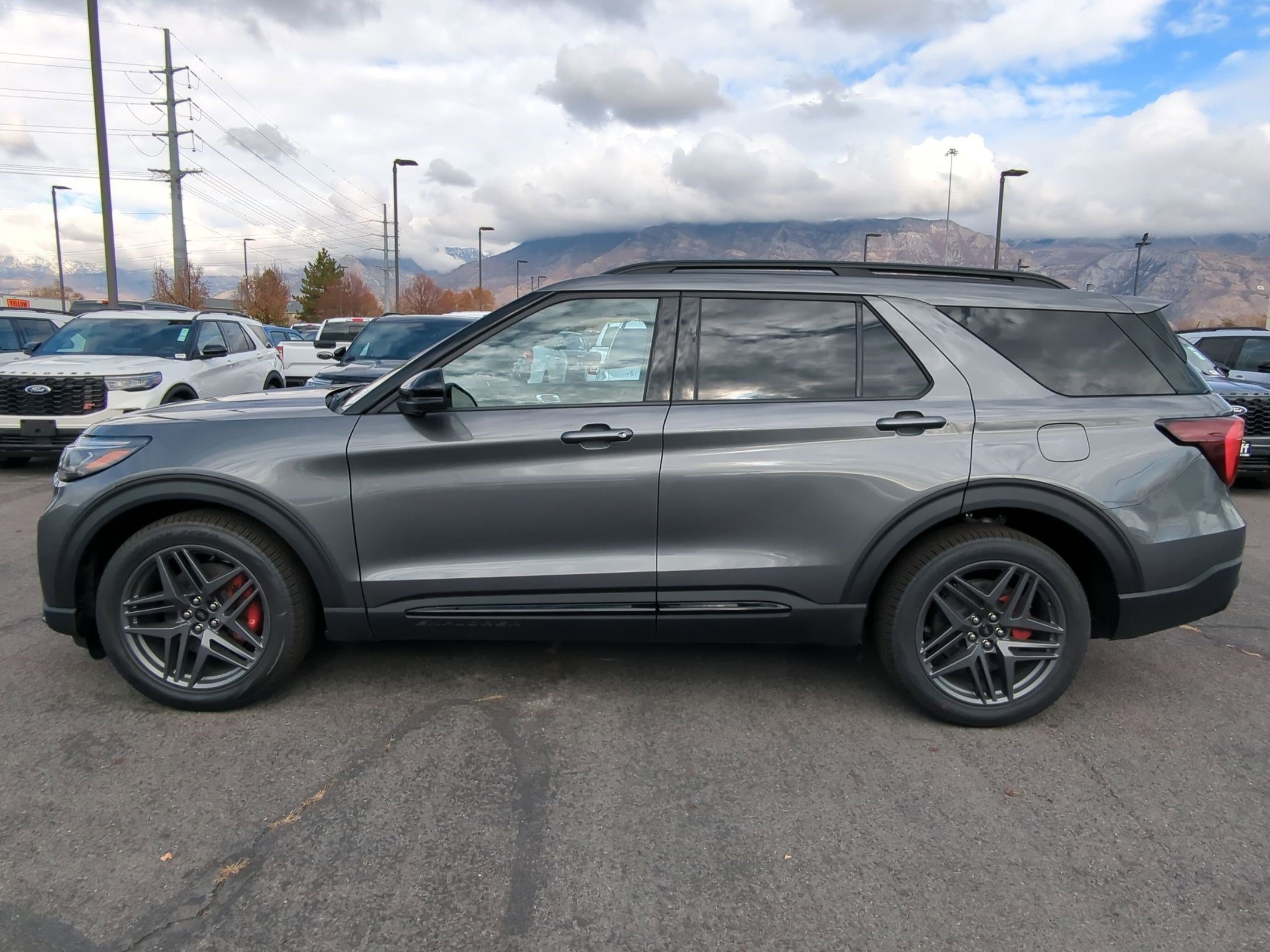 2025 Ford Explorer ST photo 2