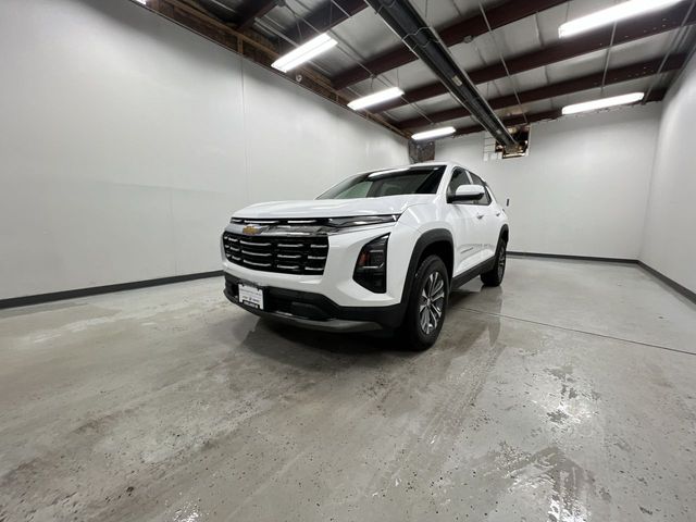 2025 Chevrolet Equinox LT photo 4