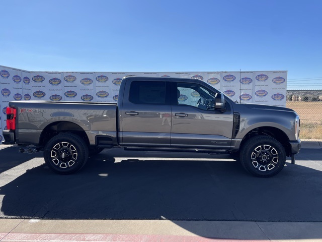 2026 Ford F-350 Super Duty Platinum's photo