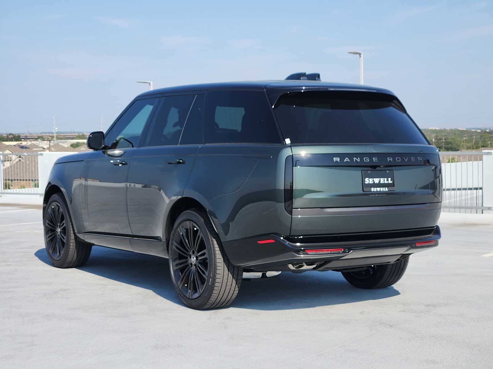2025 Land Rover Range Rover SE photo 7
