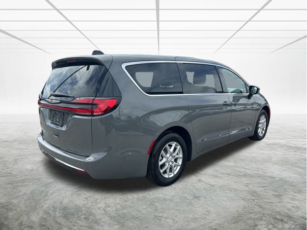 2025 Chrysler Pacifica photo 4