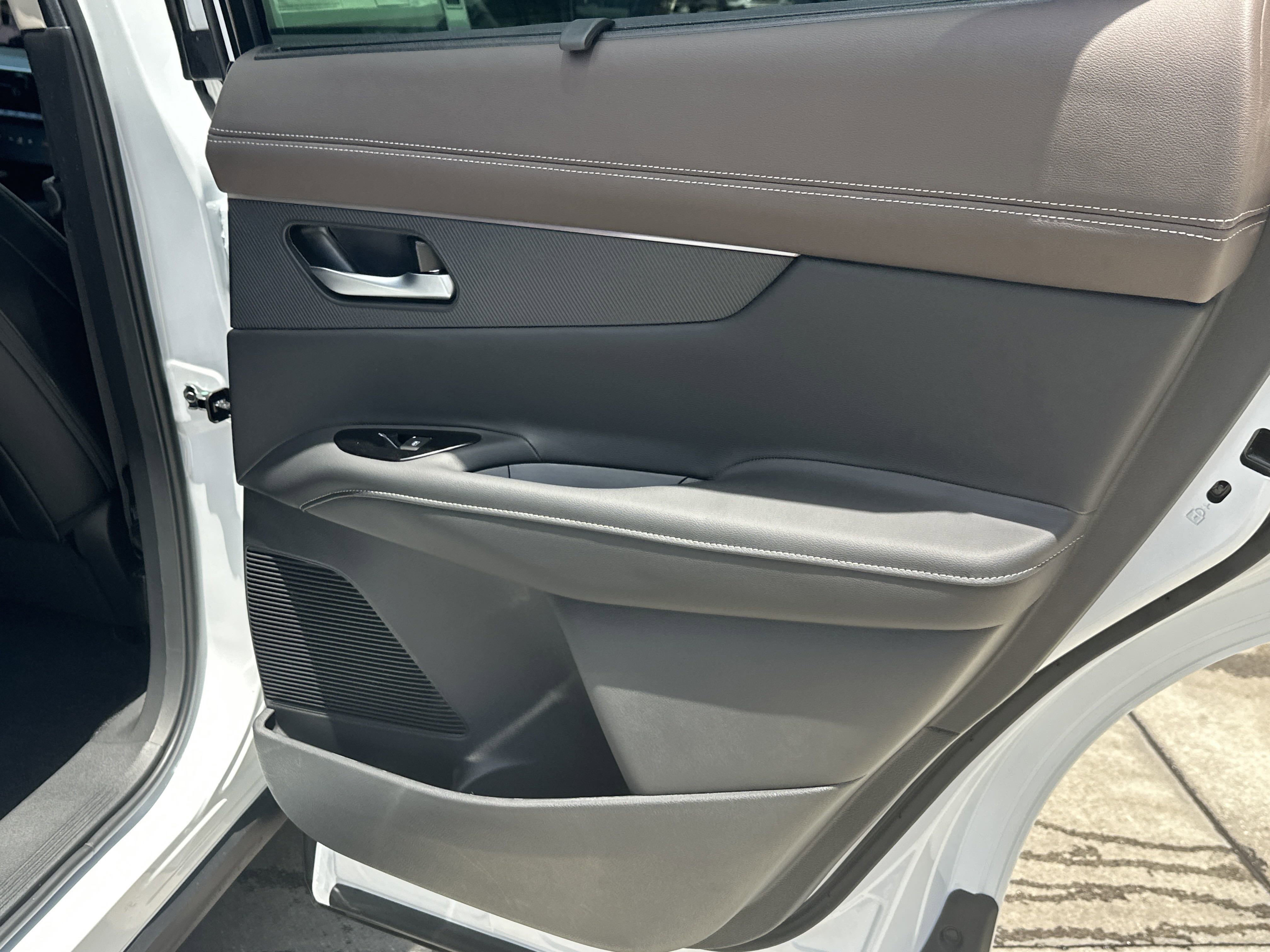 2025 Nissan Murano Platinum photo 9