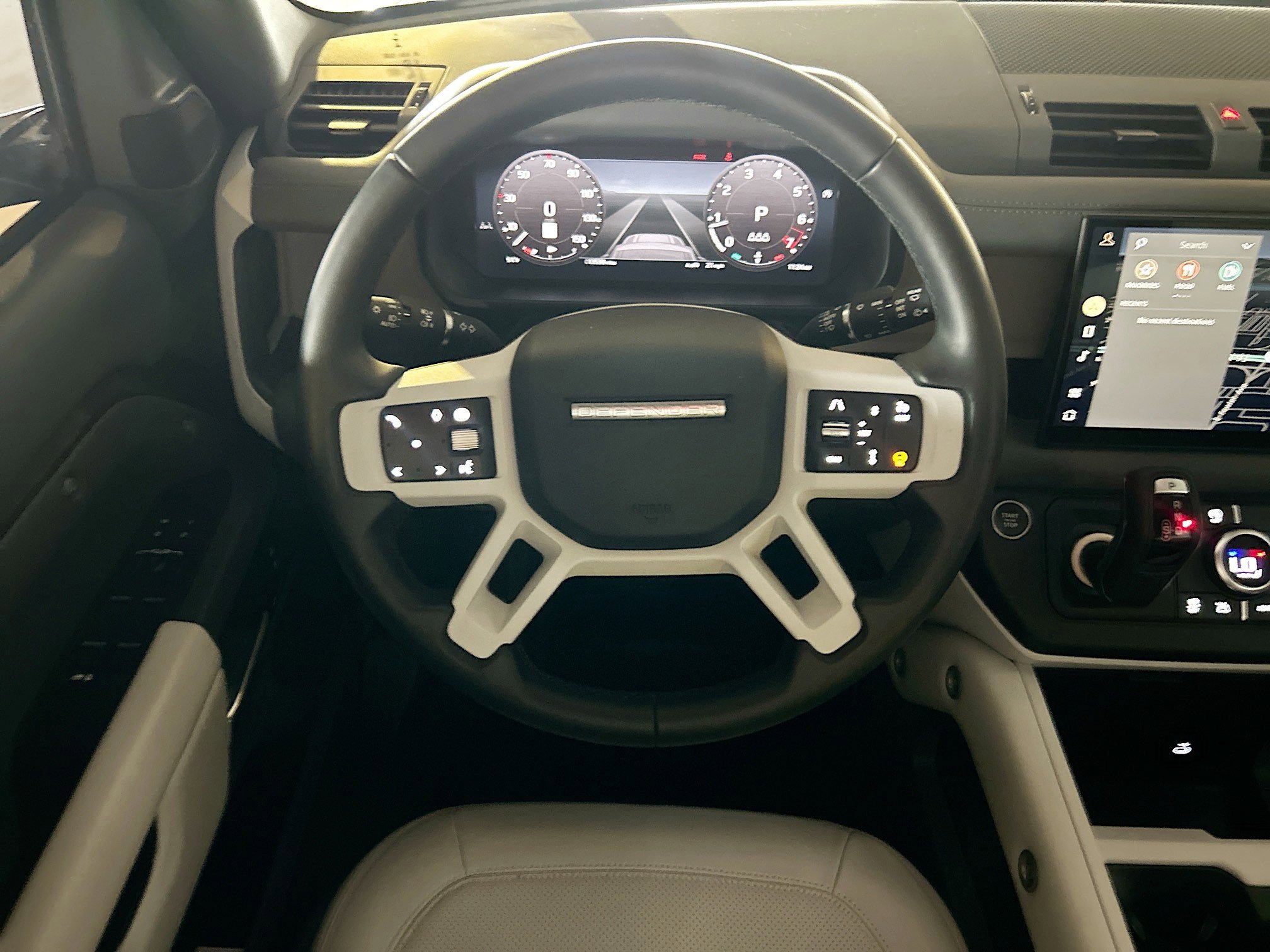2025 Land Rover Defender 110 S photo 9