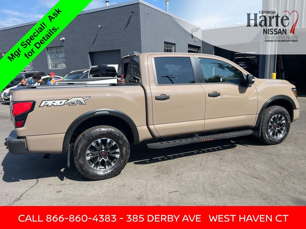 2024 Nissan Titan PRO-4X photo 4