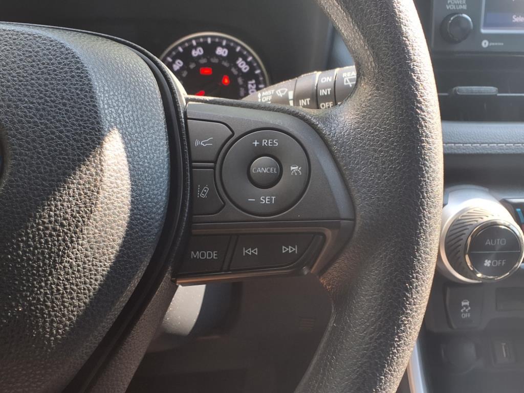 2022 Toyota RAV4 XLE photo 12