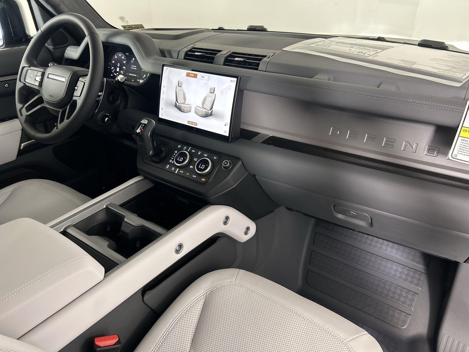 2025 Land Rover Defender 130 V8 photo 32