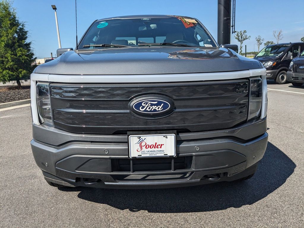 2025 Ford F-150 Lightning Platinum photo 9