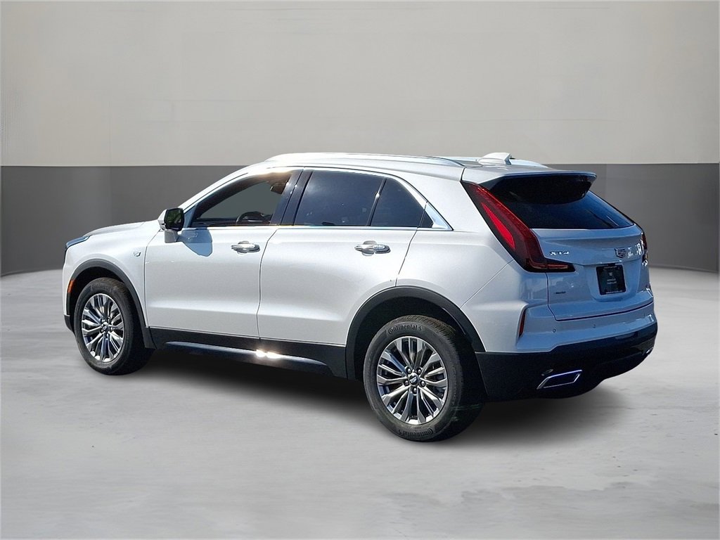 2025 Cadillac XT4 Premium Luxury photo 4