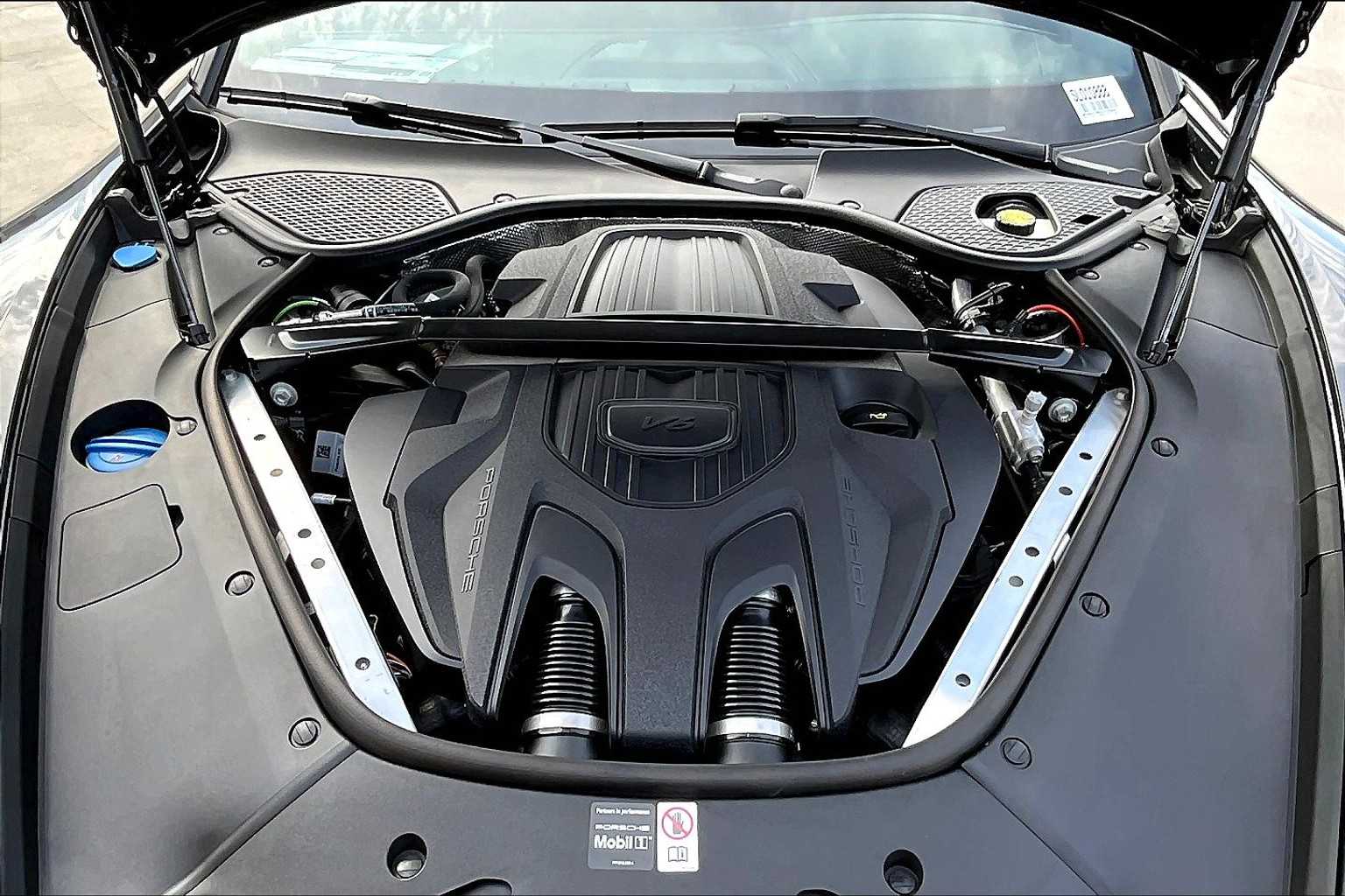 2025 Porsche Panamera 4 photo 21
