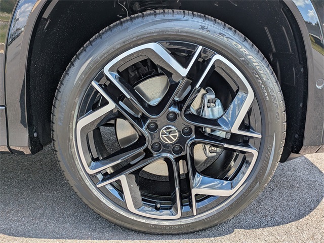 2025 Volkswagen Tiguan SEL R-Line Black photo 7